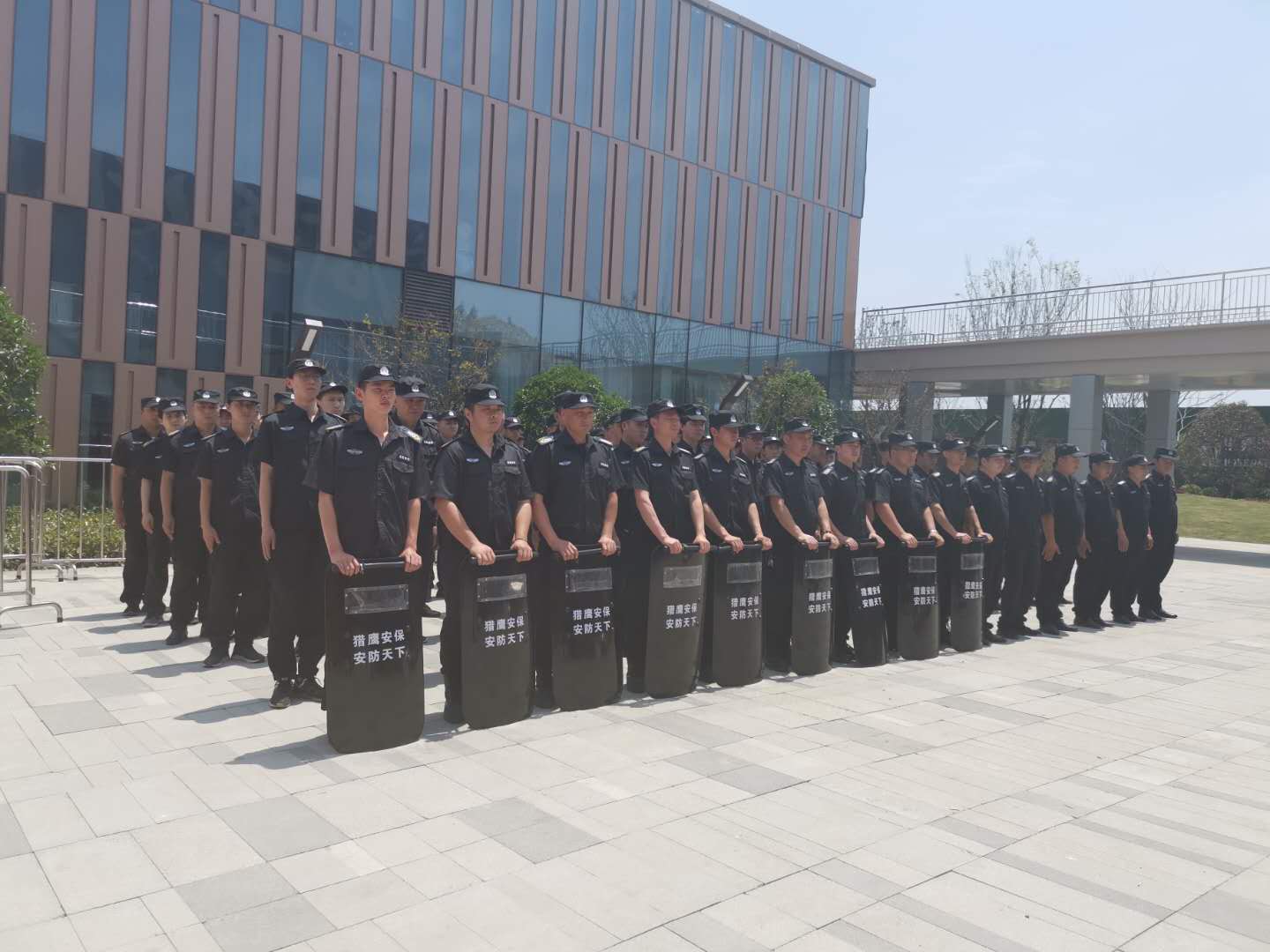 獵鷹保安祝隨州城市空間開盤大吉！