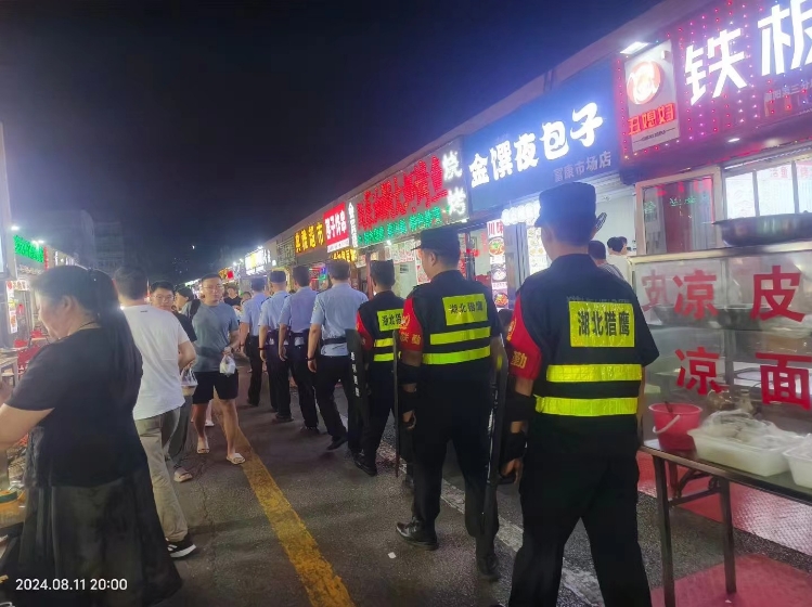 面對(duì)不同的工作環(huán)境和需求，保安工作人員該如何應(yīng)對(duì)？