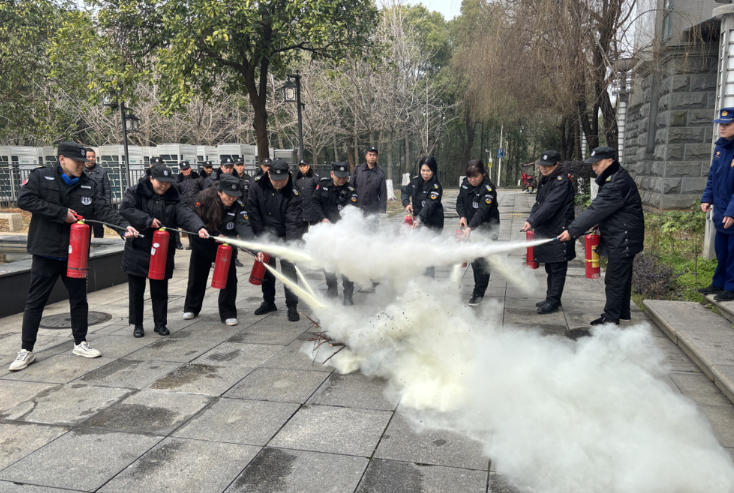 實(shí)戰(zhàn)淬煉硬功 保安隊(duì)伍護(hù)航重大活動